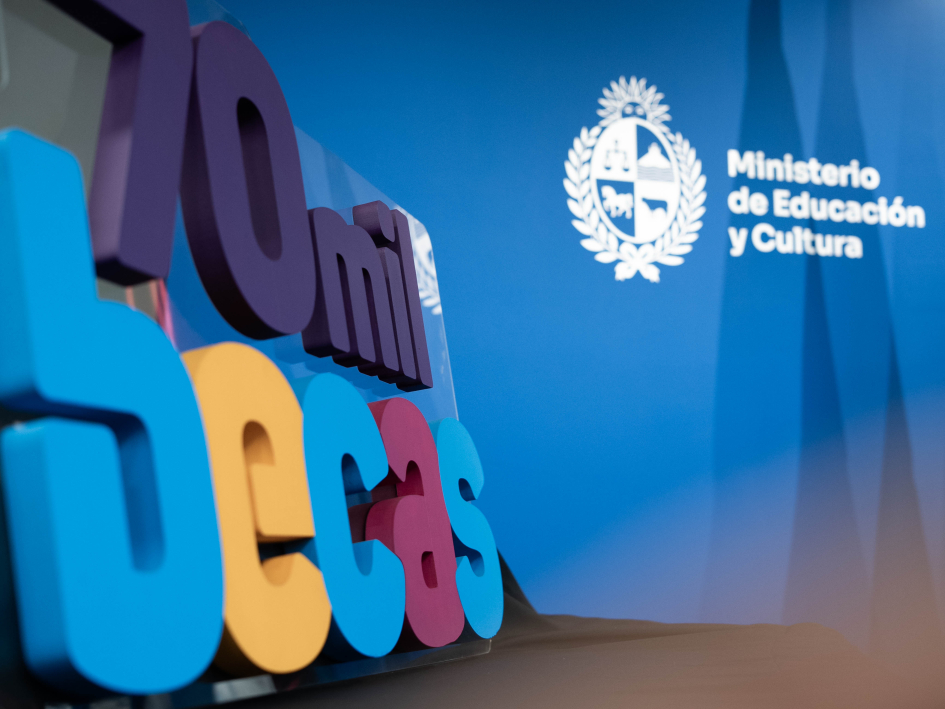 Butiá otorgó casi 21.000 becas en educación media y proyecta alcanzar a 70.000 estudiantes en 2029