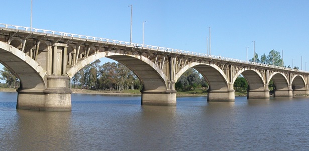 Policías de Comisaría 3.º de Paso de los Toros y de otras Unidades impidieron que una mujer se lanzara al Río Negro