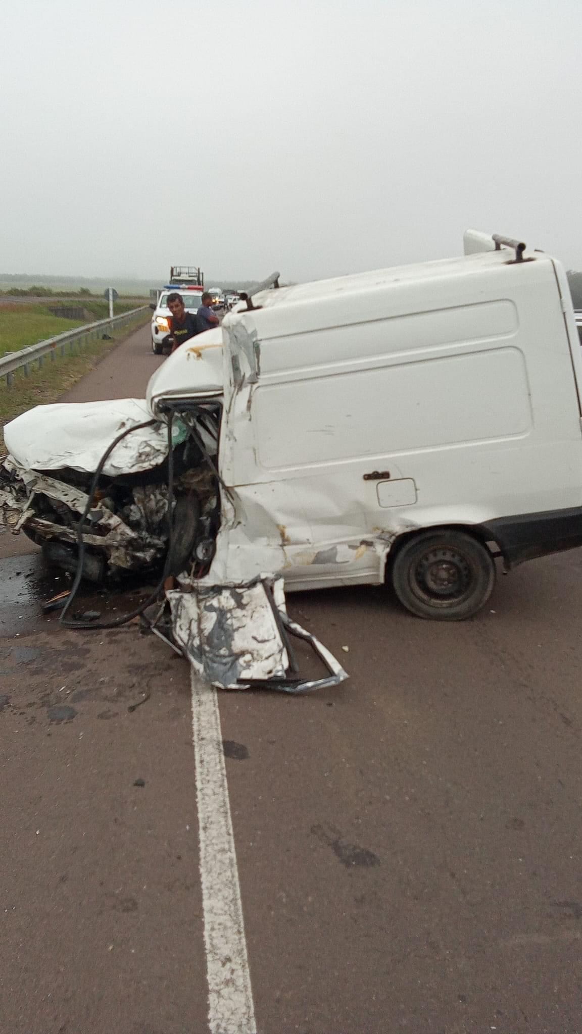 Siniestro fatal: Choque frontal entre una camioneta y un camión 