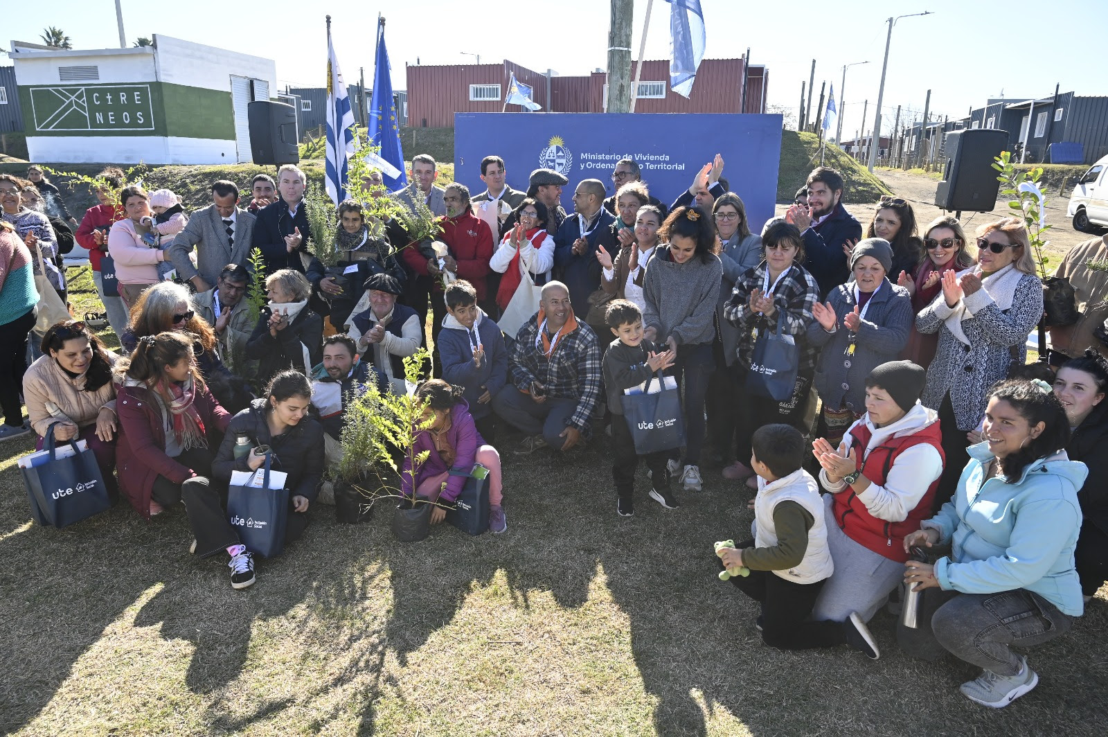 Módulos de UPM transformados en 49 viviendas entregadas en Durazno 