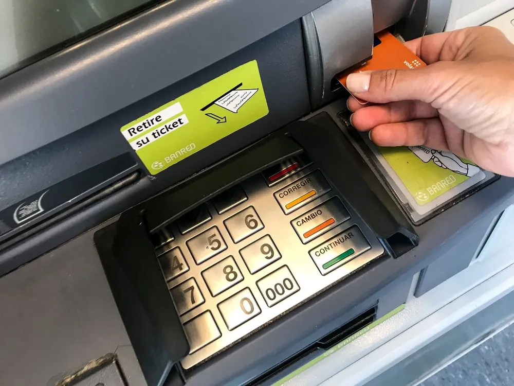 Condenado usaba tarjetas olvidadas en Cajero Automático 